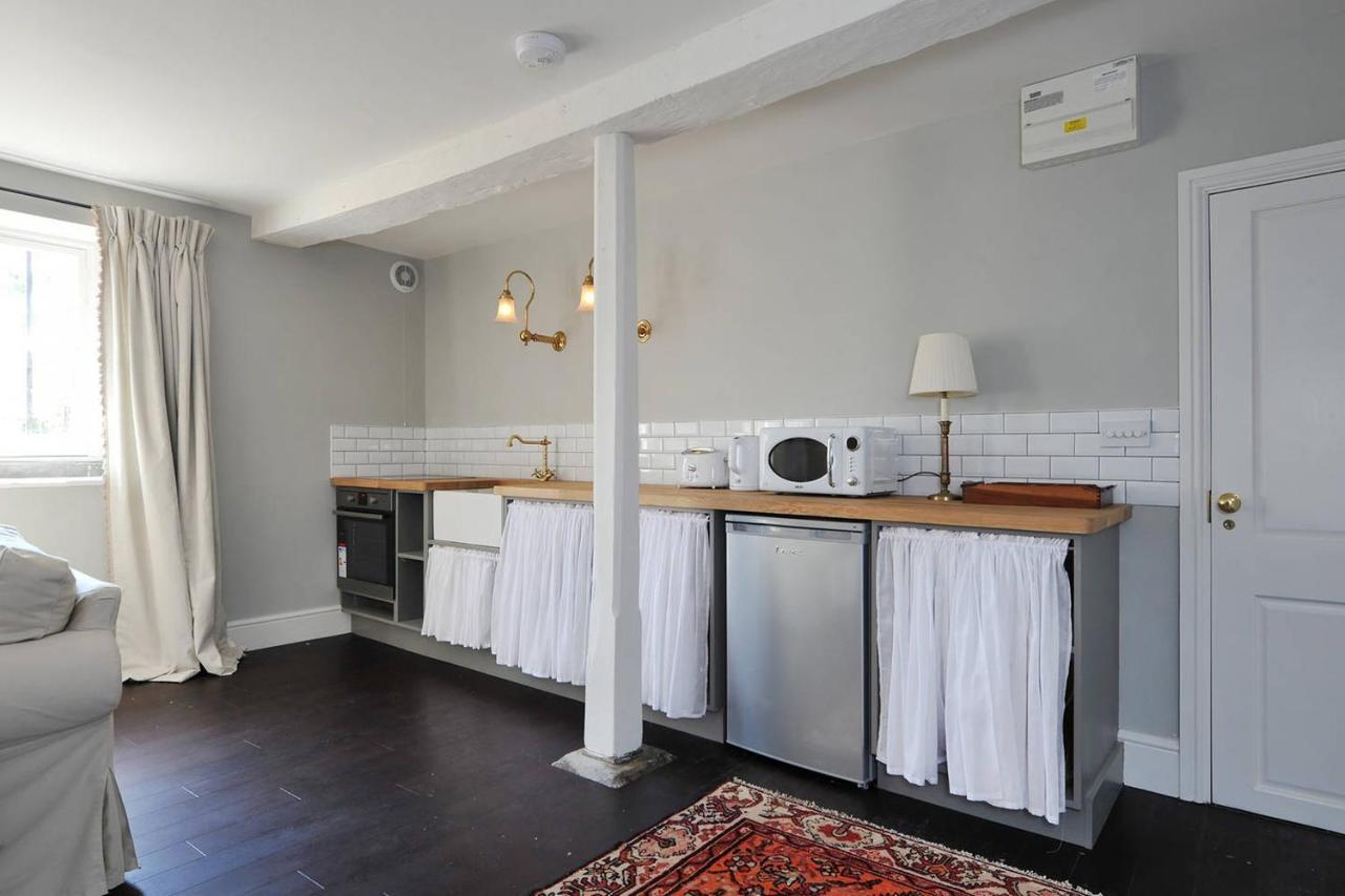 Central Luxury Bath Garden Apartment Free Parking المظهر الخارجي الصورة